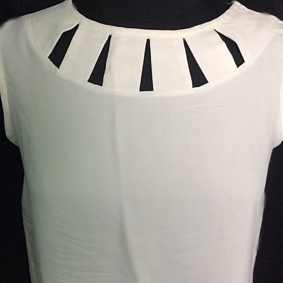 Nicola White Cut Out Neckline Sleeveless Top - Picture 2 of 7